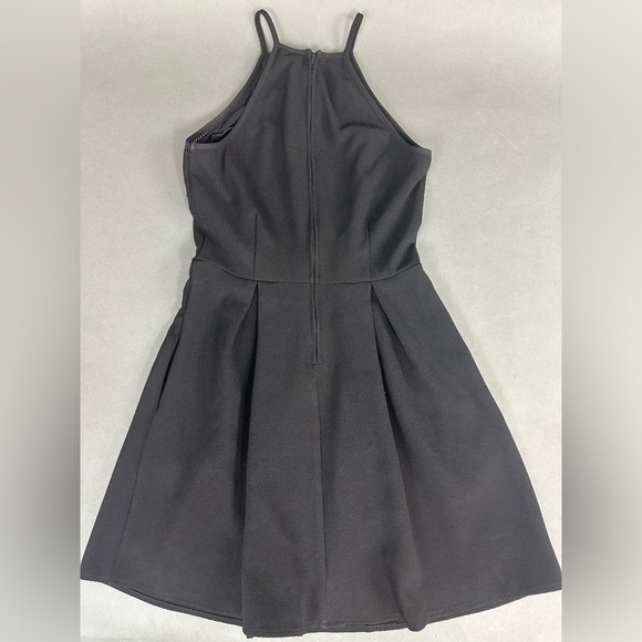 *Speechless* Jr’s Casual High Neck Fitted Mini Black Dress Size XS - Picture 4 of 7